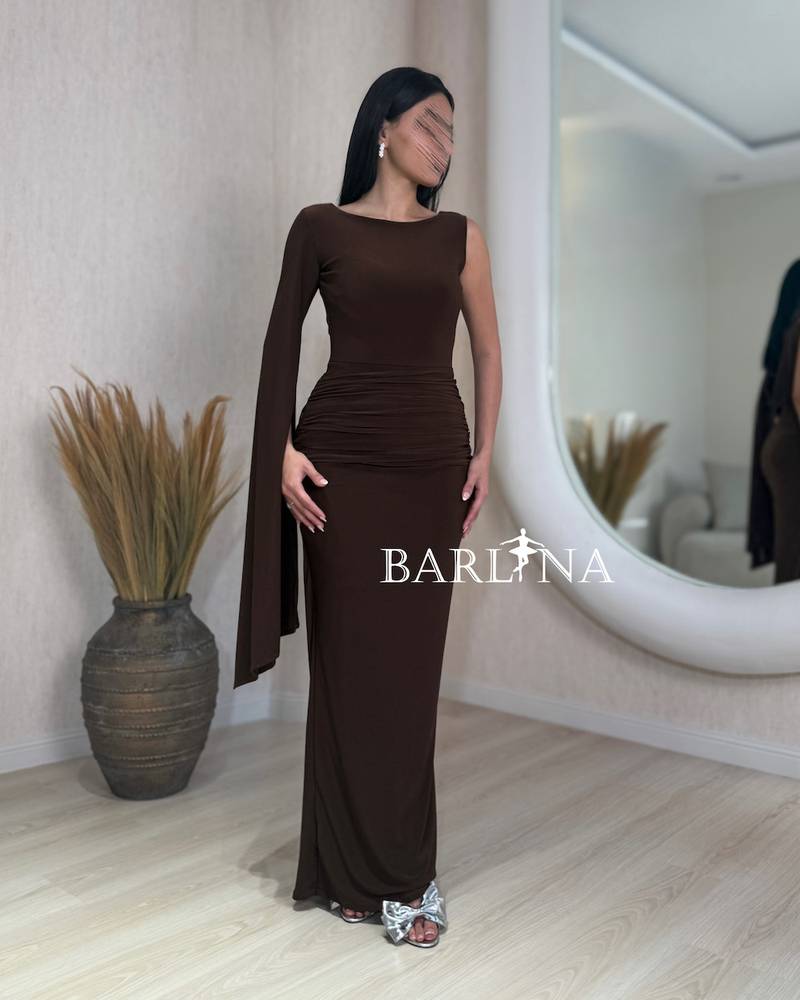 Dark brown dress with a straight, fitted cut