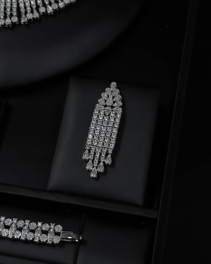 Sparkling waterfall design accessory set