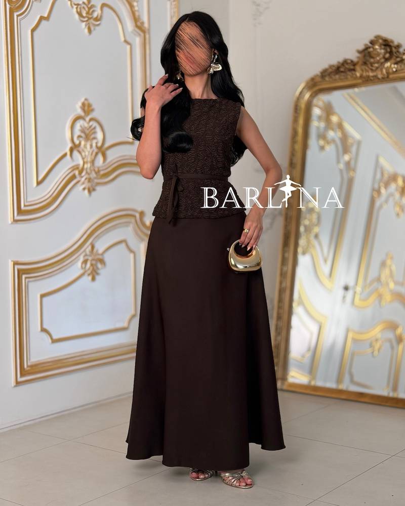 Luxurious brown sleeveless maxi skirt set