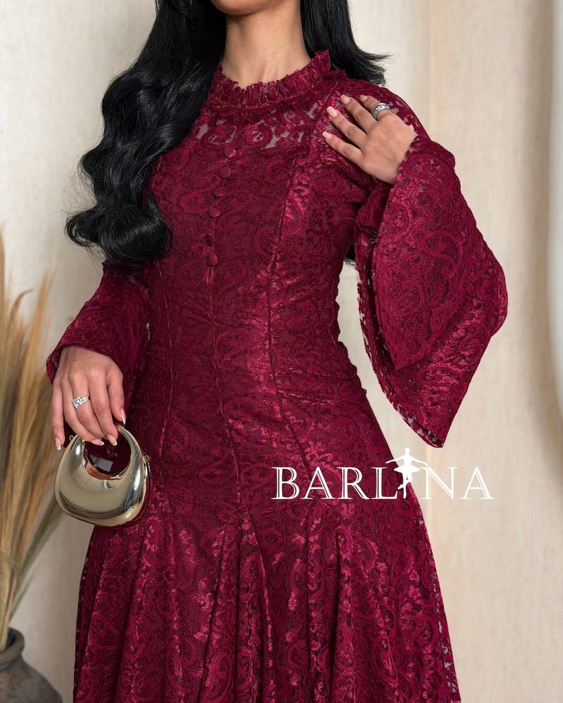 Elegant wide-cut lace midi dress