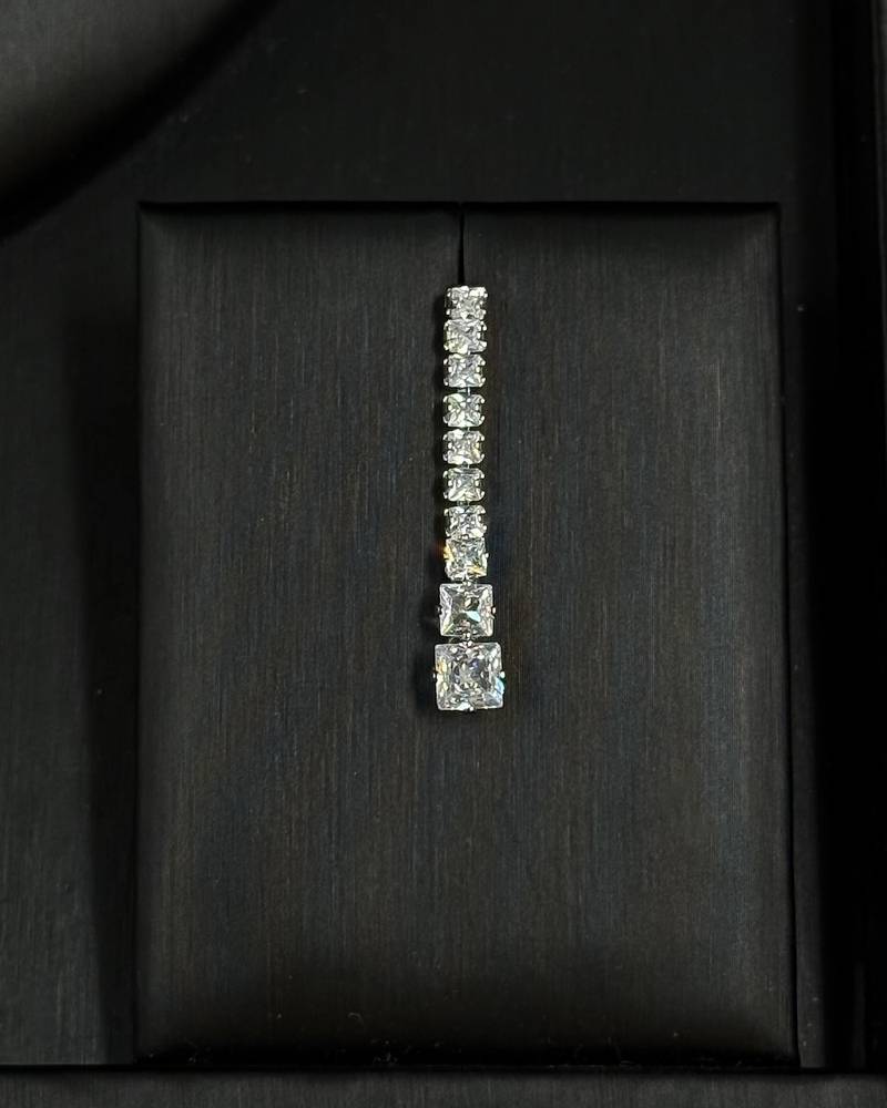 Streamlined V-shaped accessory set