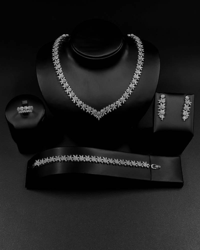 Elegant accessory set with an interlocking design
