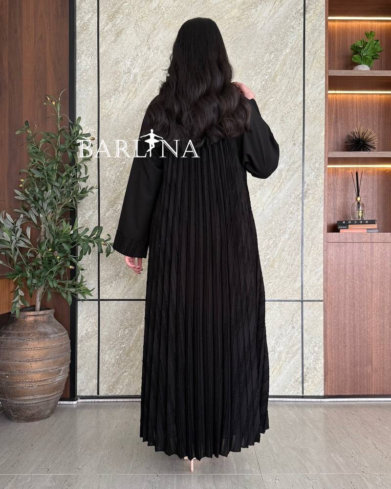 Black cloche abaya with flowing pleats