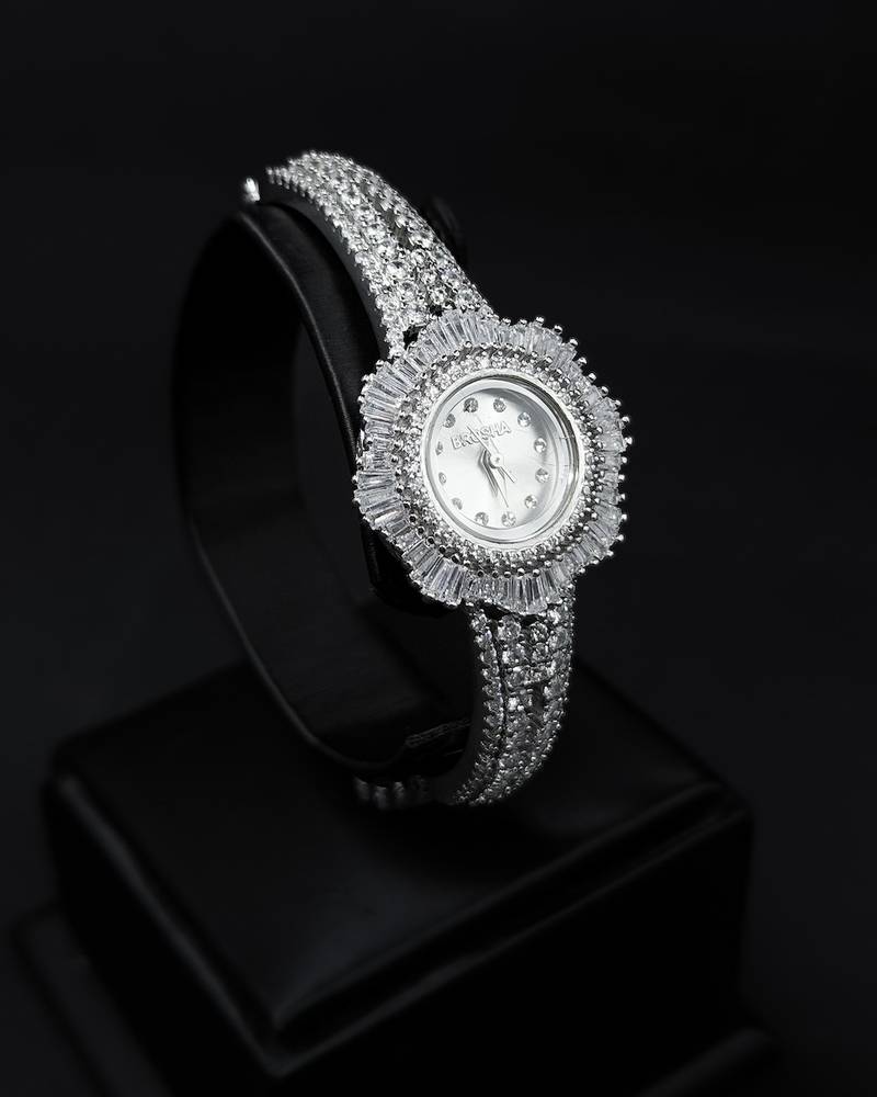 Women's watch with a design adorned with sparkling crystals