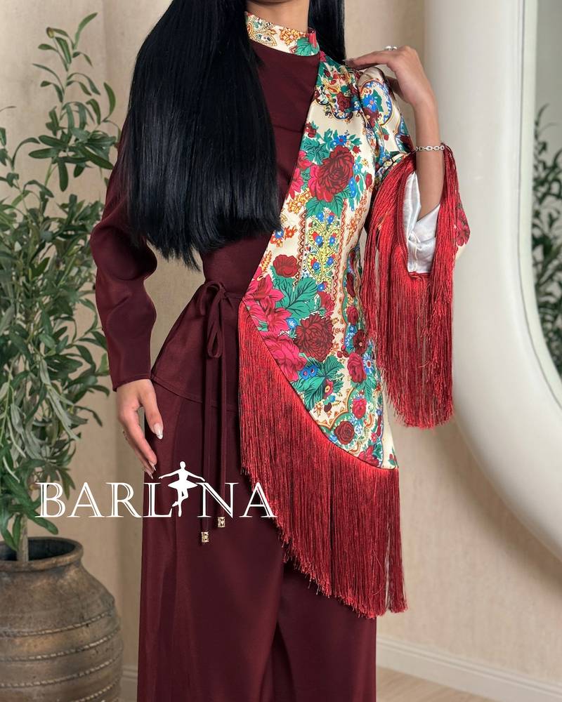 Elegant jumpsuit with side embroidery