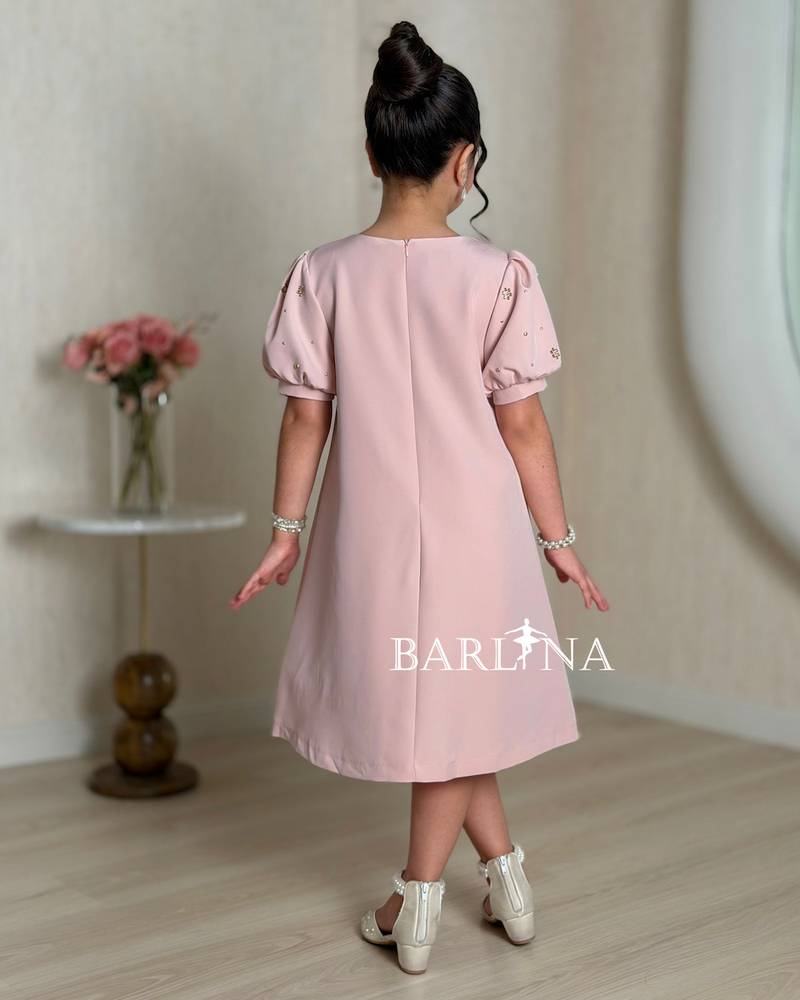 Pink girls' dress with a simple and elegant design