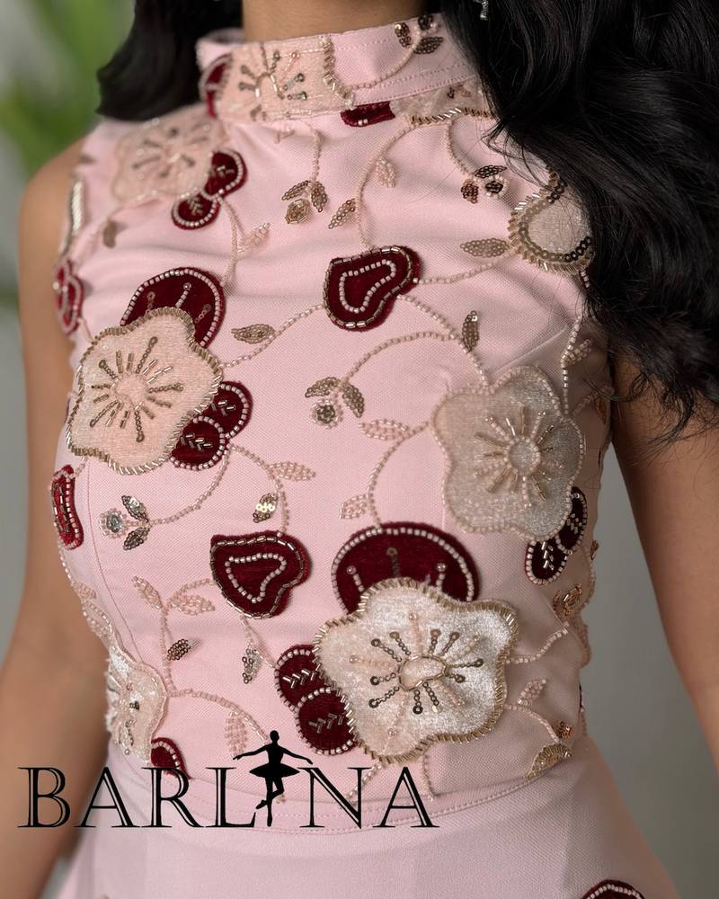 A sleeveless pink set woven with floral patterns