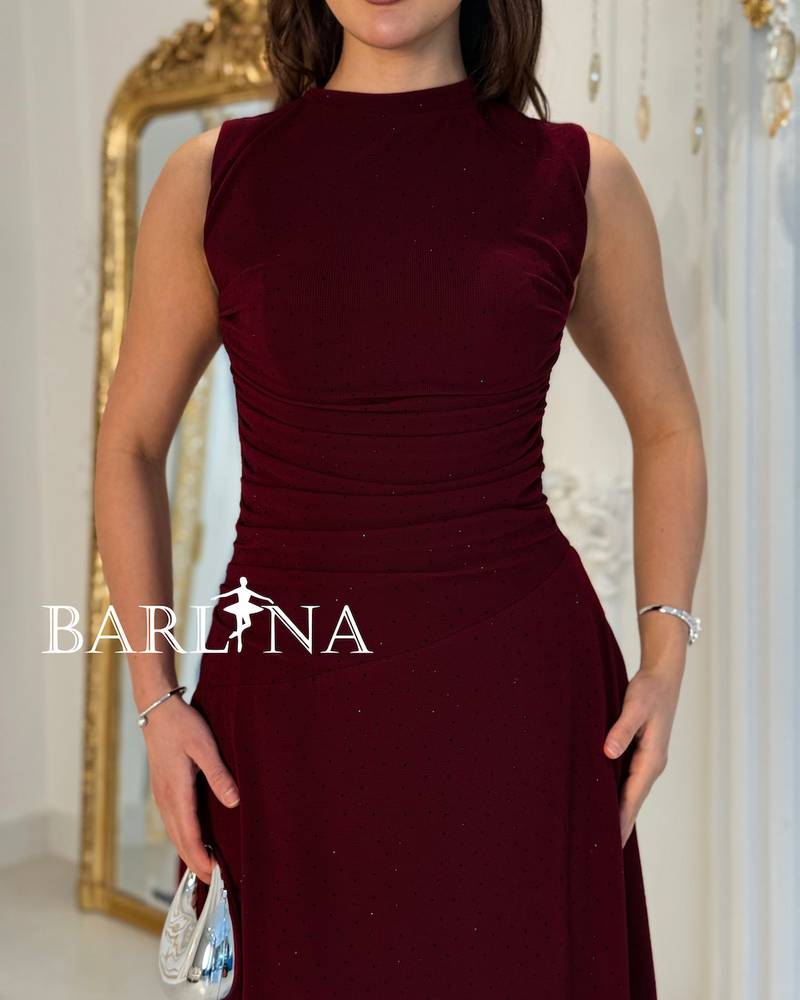 Burgundy midi dress with a soft design