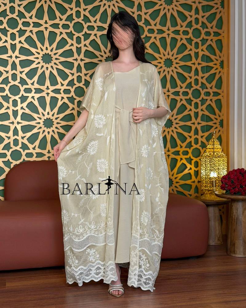 Beige jalabiya with a placket embroidered with delicate roses
