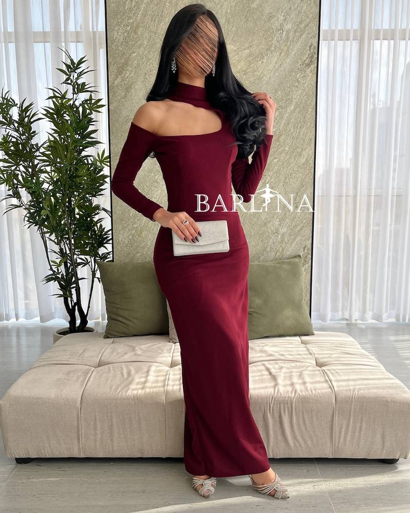 Burgundy dress with a slim design and a distinctive collar
