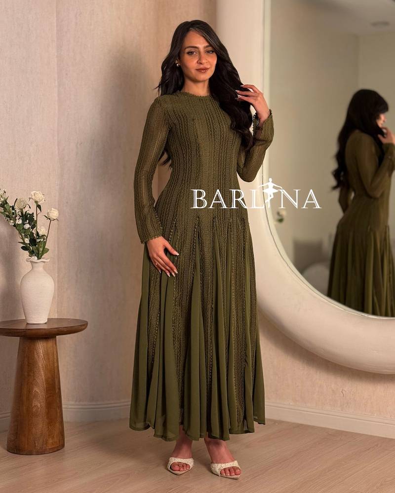 Long-sleeved dress with a wide flared cut