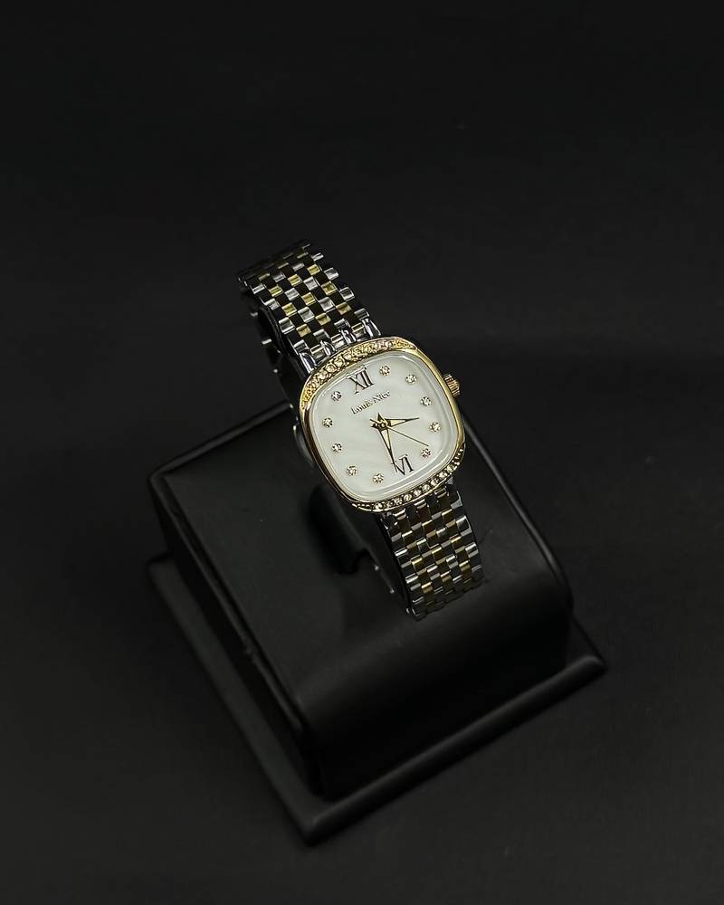 Women's wristwatch with a soft mother-of-pearl dial
