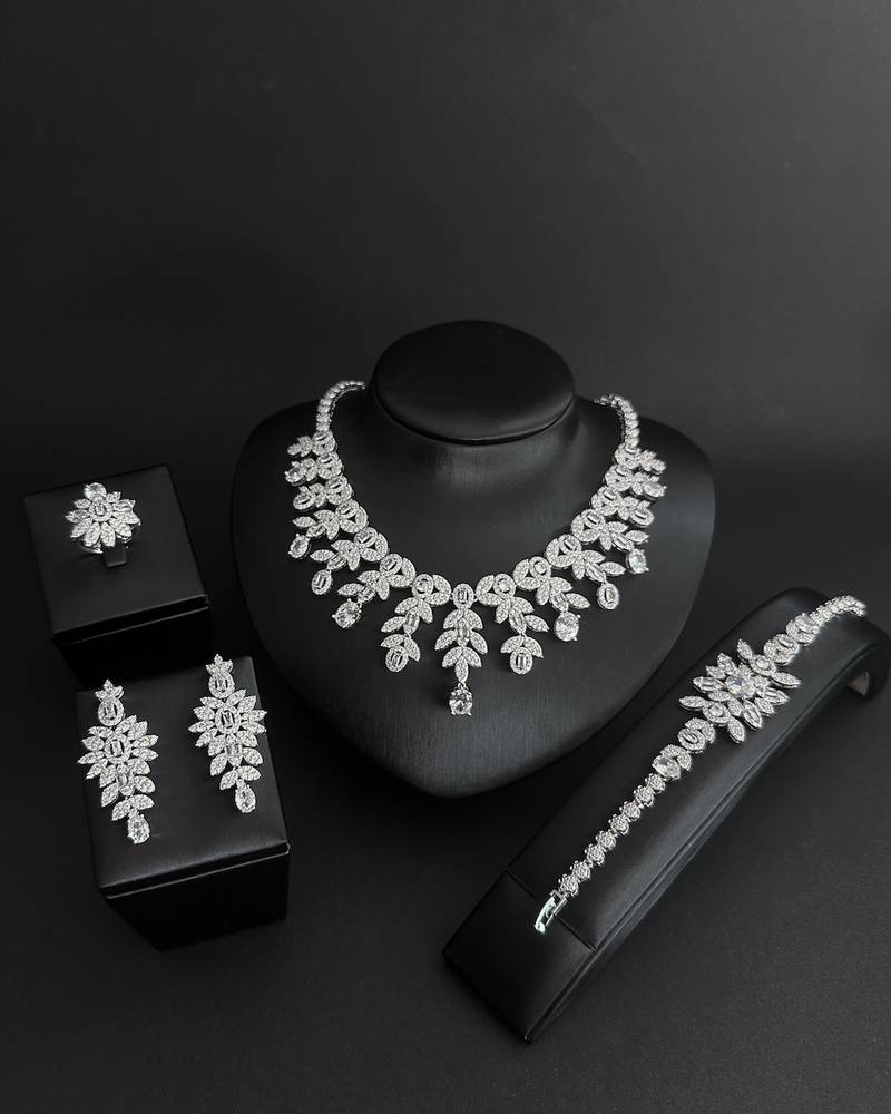 An evening accessory set with a luxurious design