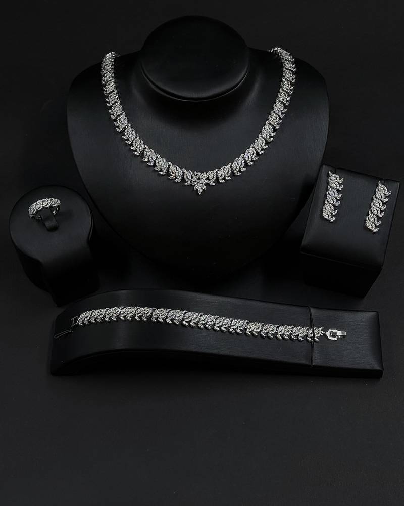 Elegant accessory set with glittery leaf decoration