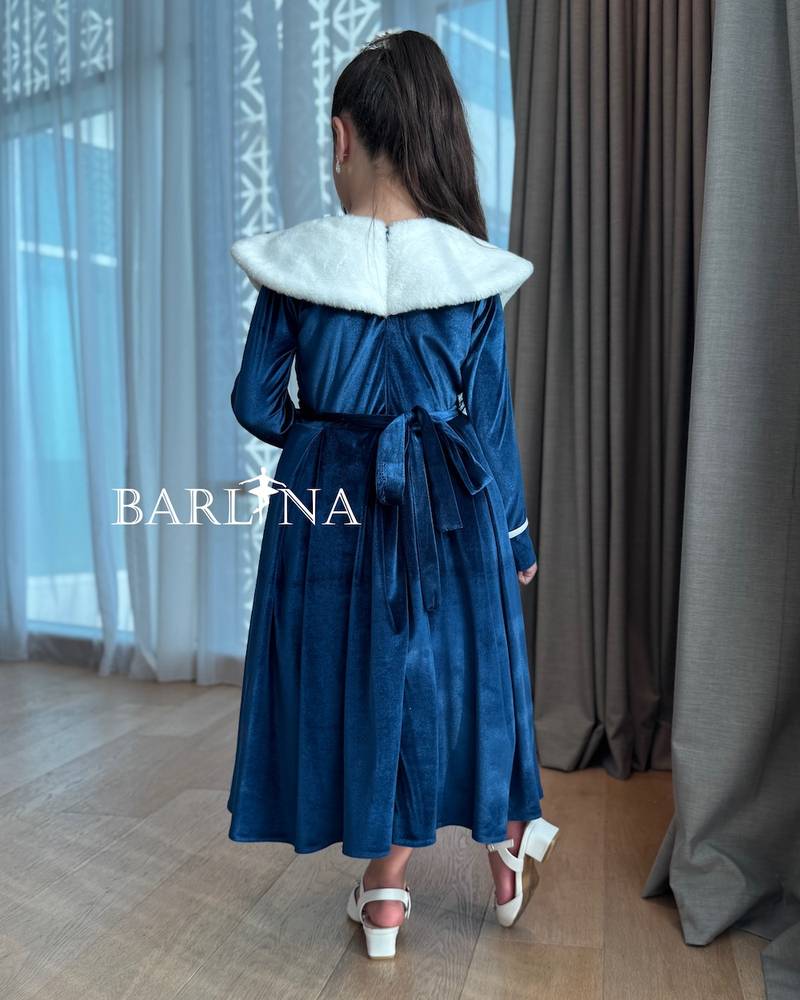 Girls' navy velvet dress with a white fur collar