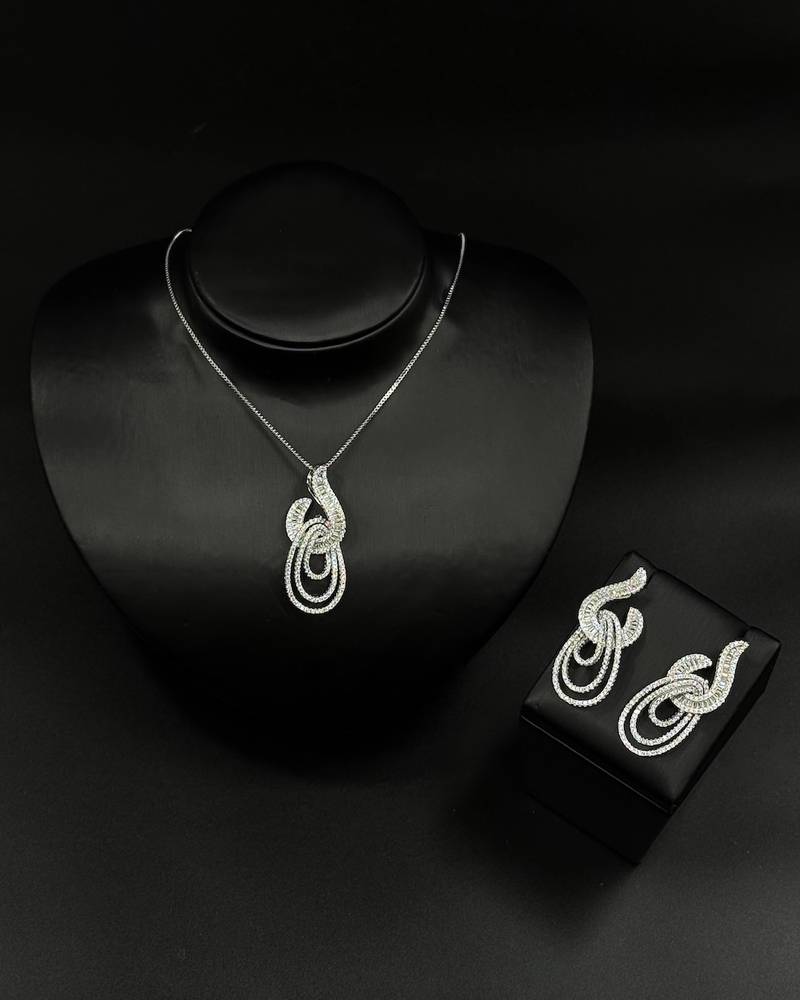 Chain and earrings with a modern, interlocking design
