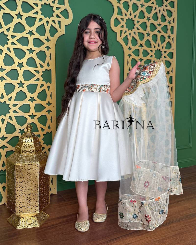 Off-white girls' dress decorated with oriental embroidery