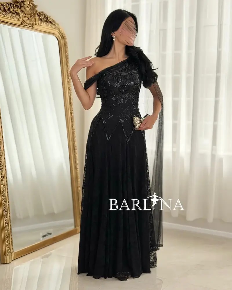 Elegant one-shoulder evening dress adorned with embroidery