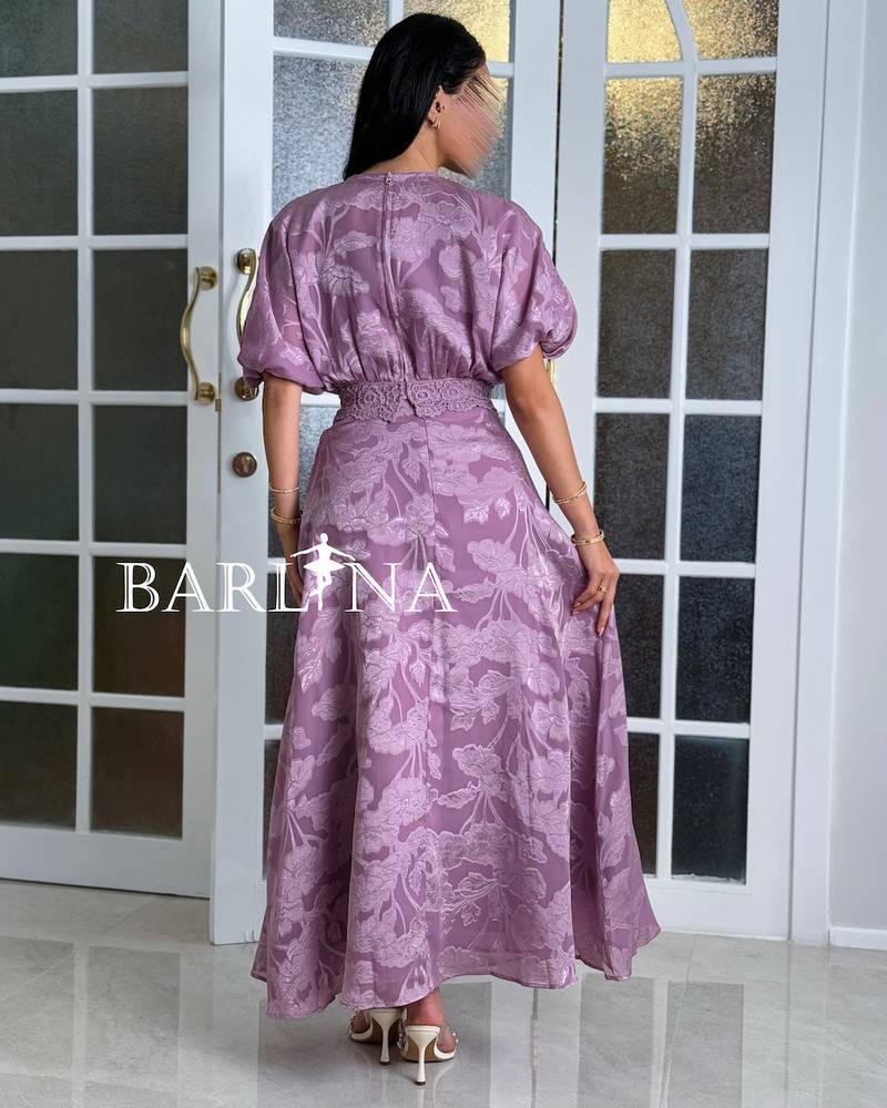 Soft mauve set with a raised floral pattern