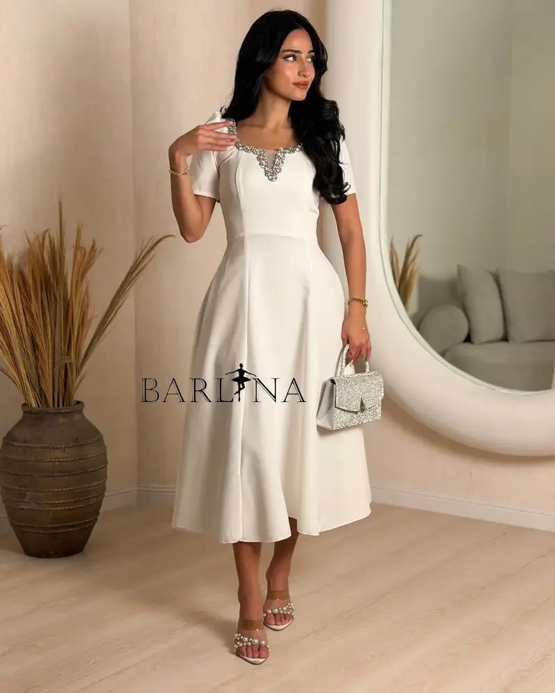 Off-white dress with a collar adorned with shimmering embroidery