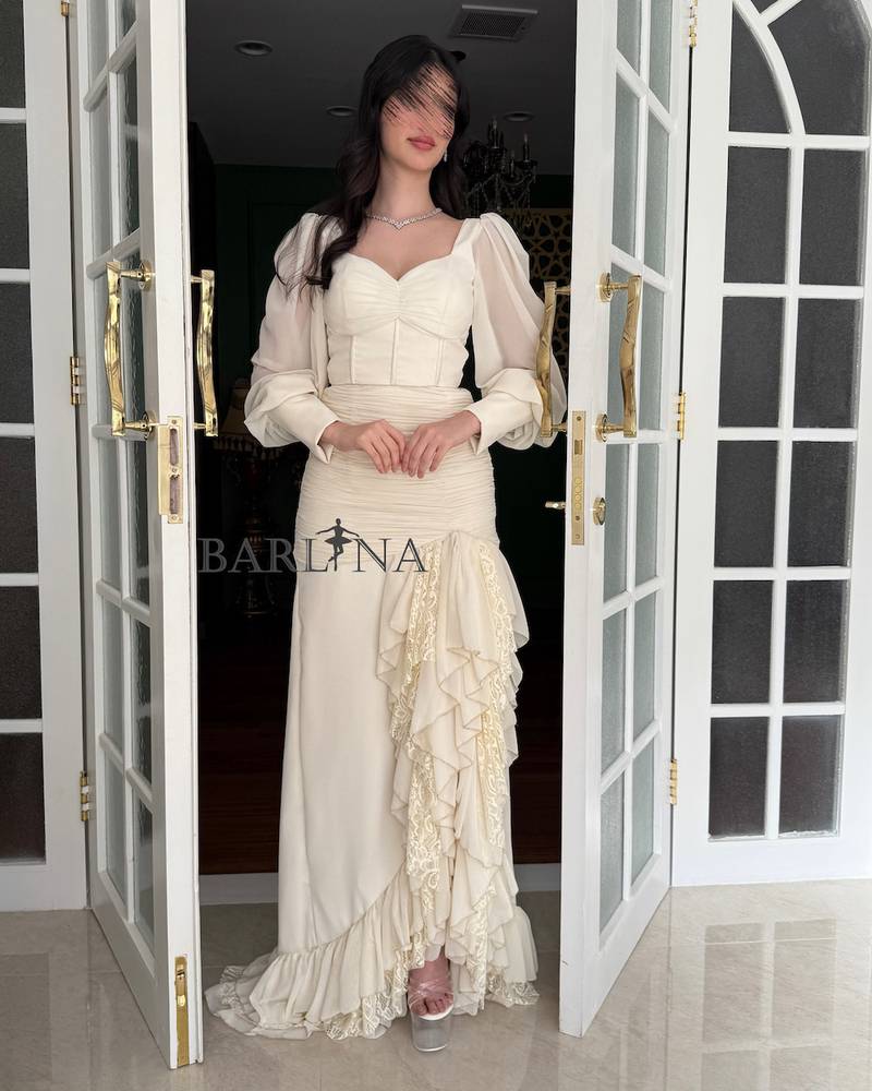 Off-white dress with a soft corset and luxurious side ruffles