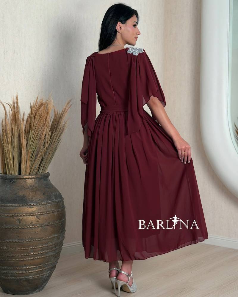 Burgundy dress with pleats on the chest
