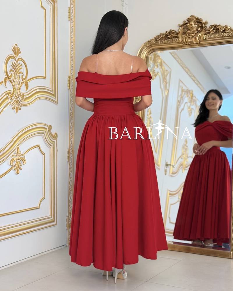 Off-shoulder long dress with a classic design