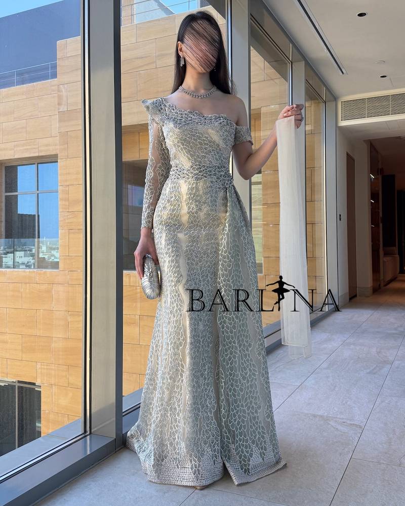 Elegant beige dress with asymmetrical sleeves