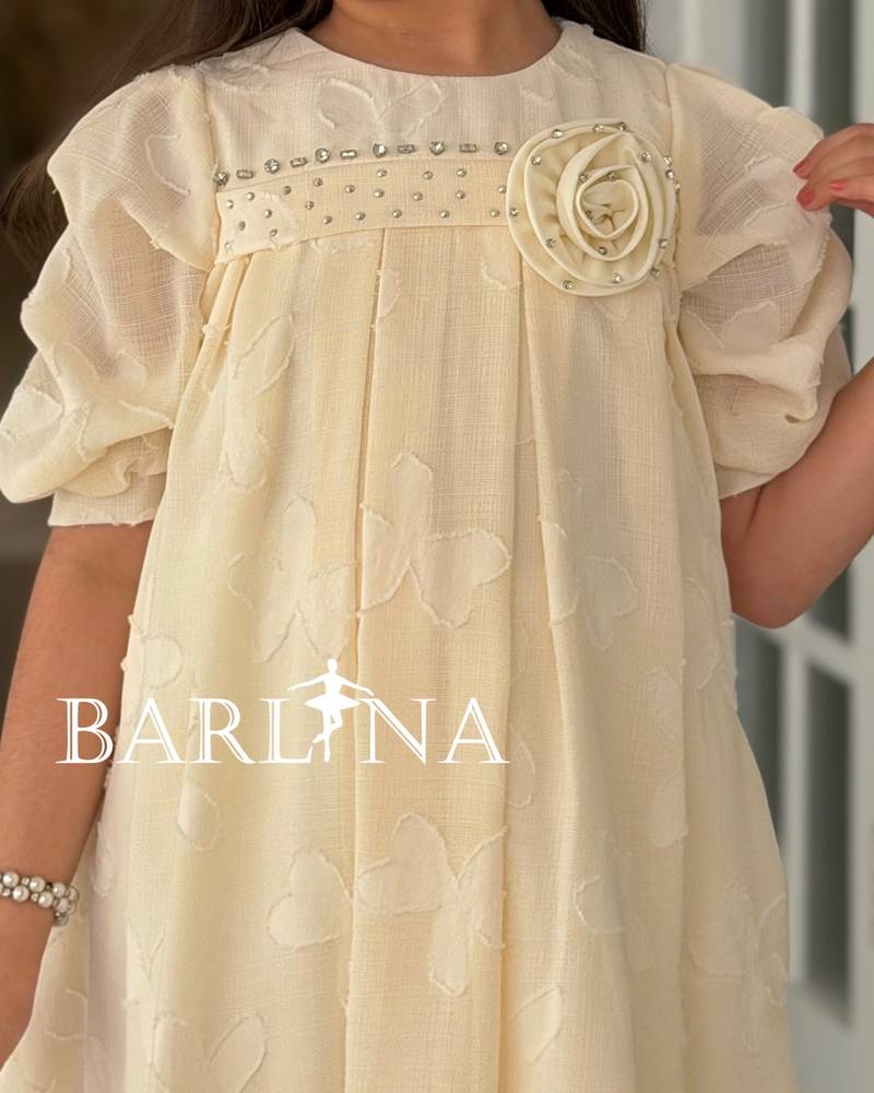 Girls' short dress with a soft design