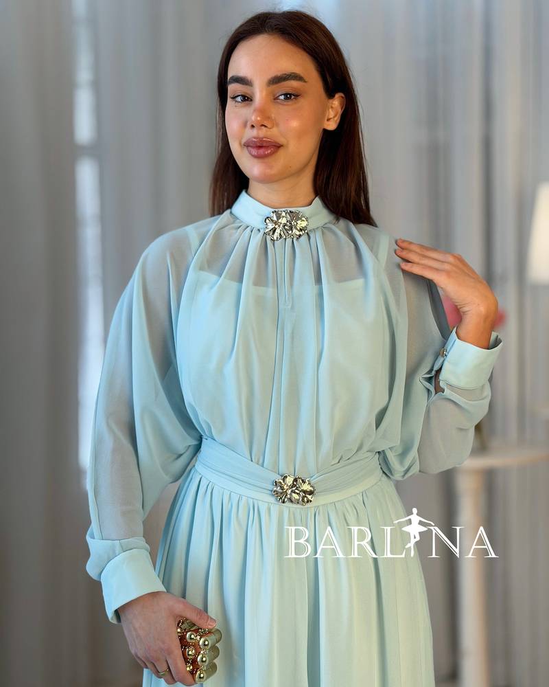 Elegant set with a soft cut and a defined waist belt