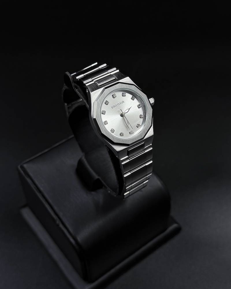 Women's watch with an elegant octagonal geometric design