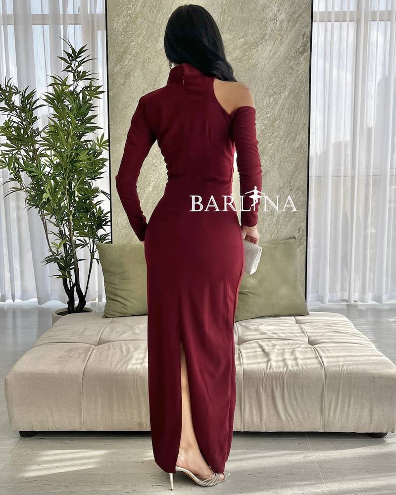 Burgundy dress with a slim design and a distinctive collar
