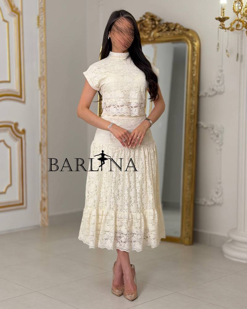 Soft lace set with delicate layers