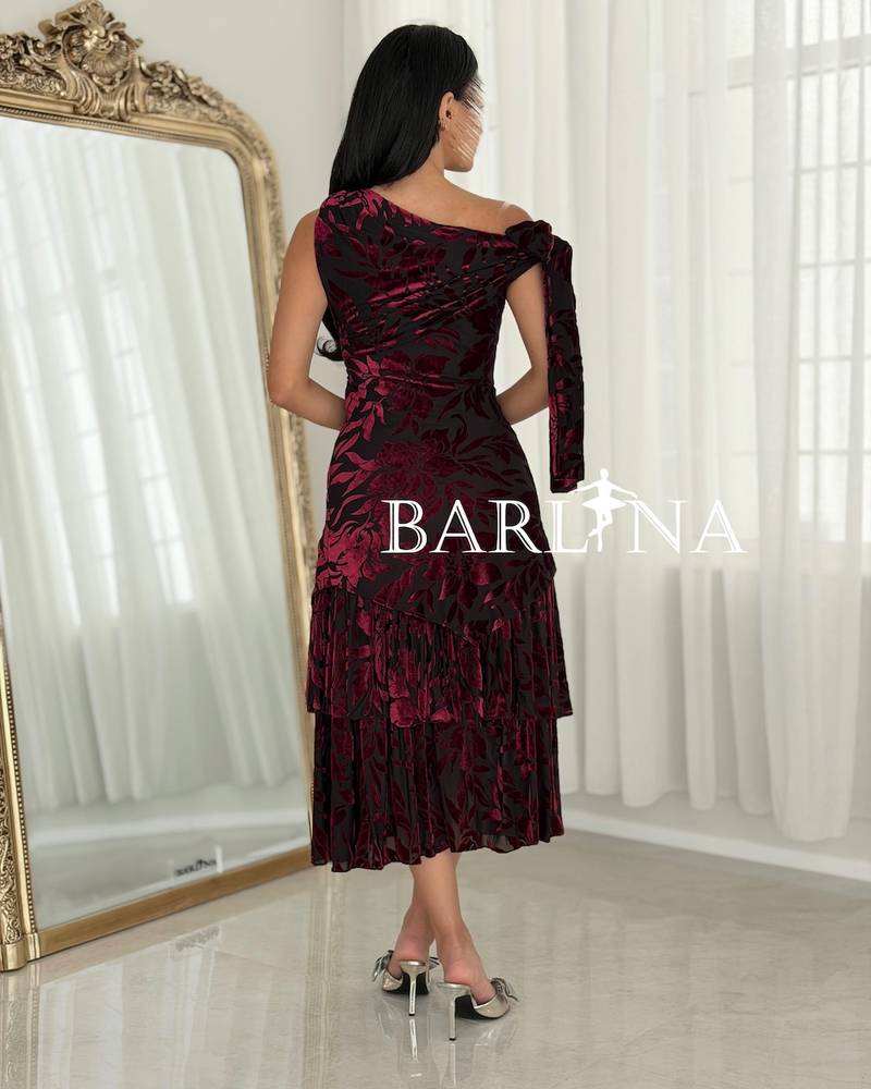 A soft midi dress with an elegant floral print