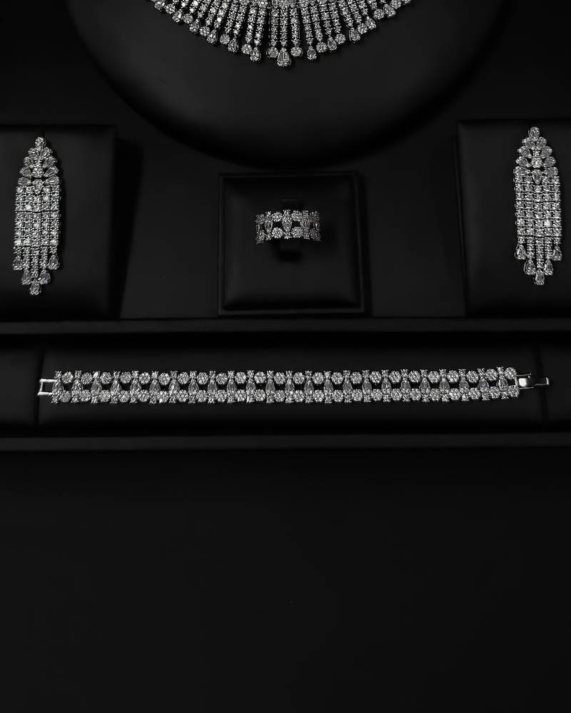 Sparkling waterfall design accessory set