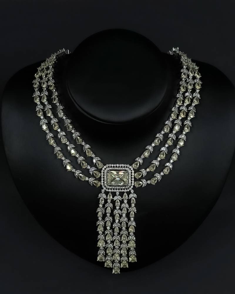 Multi-layered accessory set with yellow stones