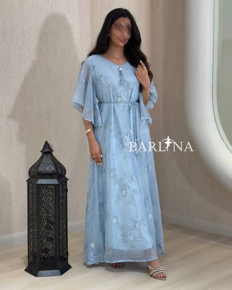 Flowy jalabiya with wide batwing sleeves