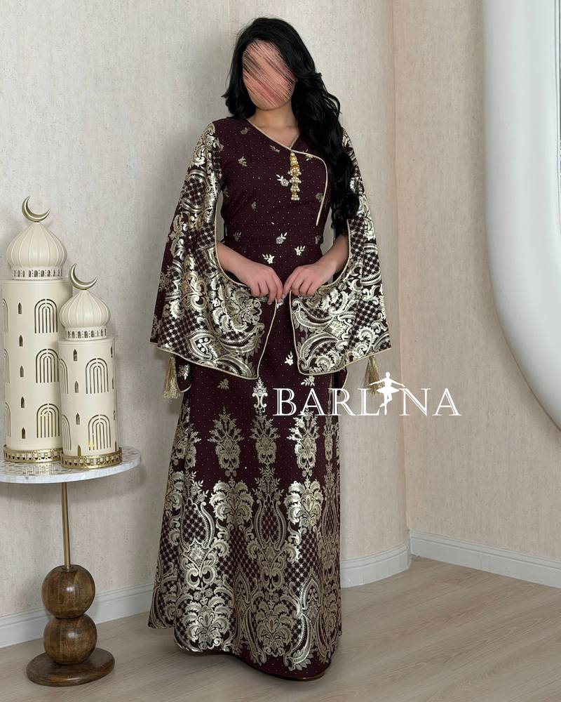 Long jalabiya with cape and gold embellishments