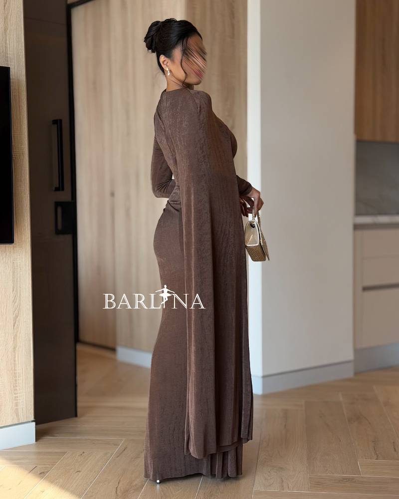 Elegant dress with a slanted shoulder and a long side cape
