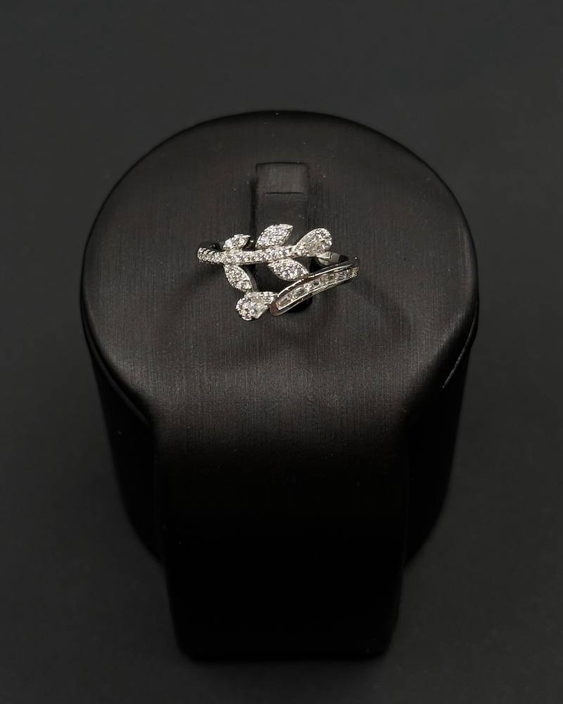 Accessory sets with branching botanical details
