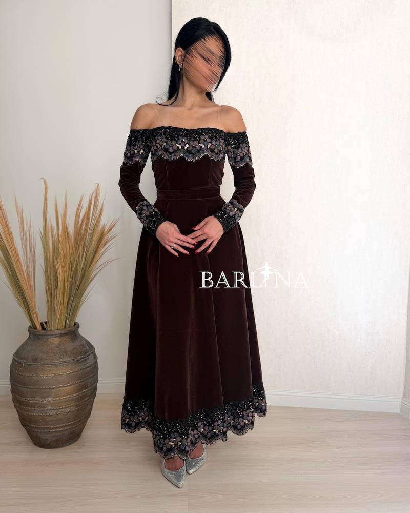 Elegant brown velvet dress with long sleeves