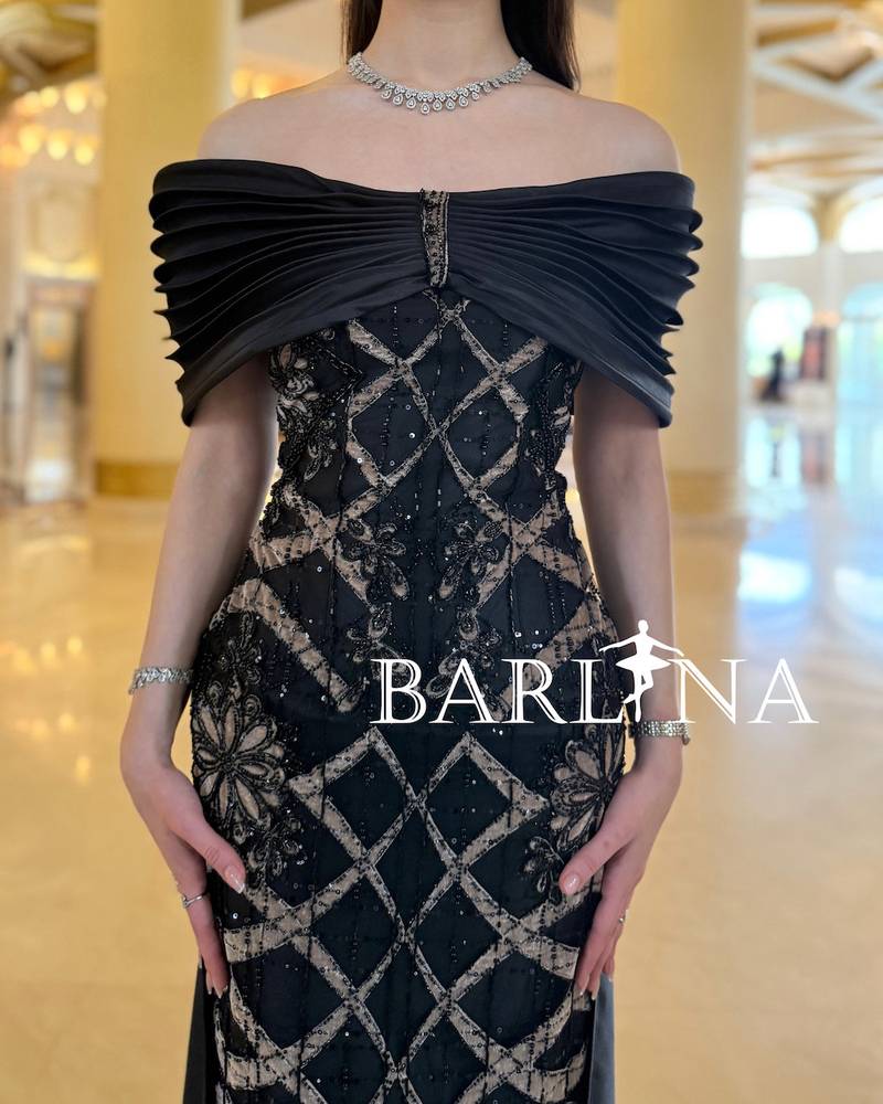 Black dress with shiny embroidery in geometric designs