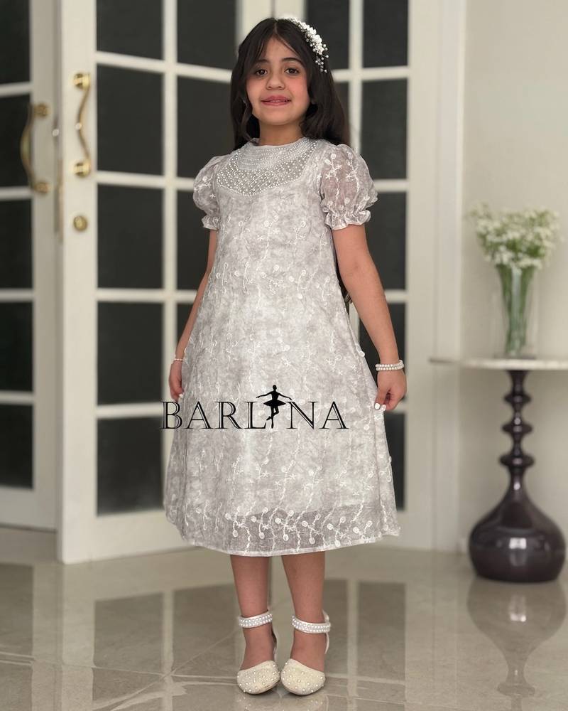 A soft girl's dress with a pearl-decorated collar