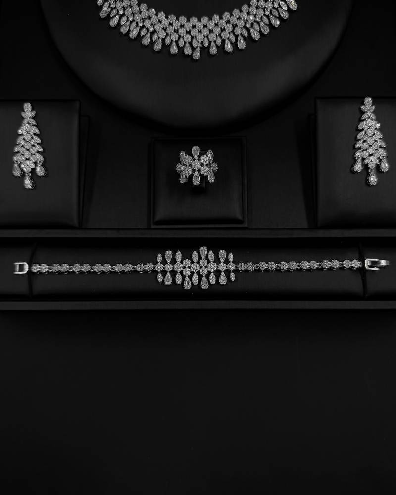 Luxurious accessory set for special occasions