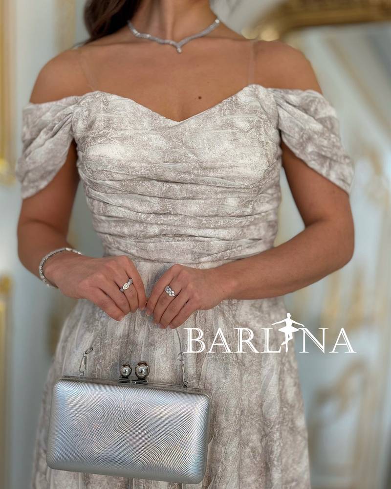 Midi off-shoulder dress with delicate details