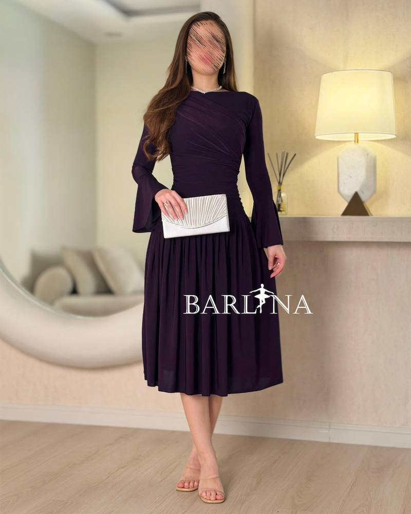 Elegant midi dress with a gathered neckline