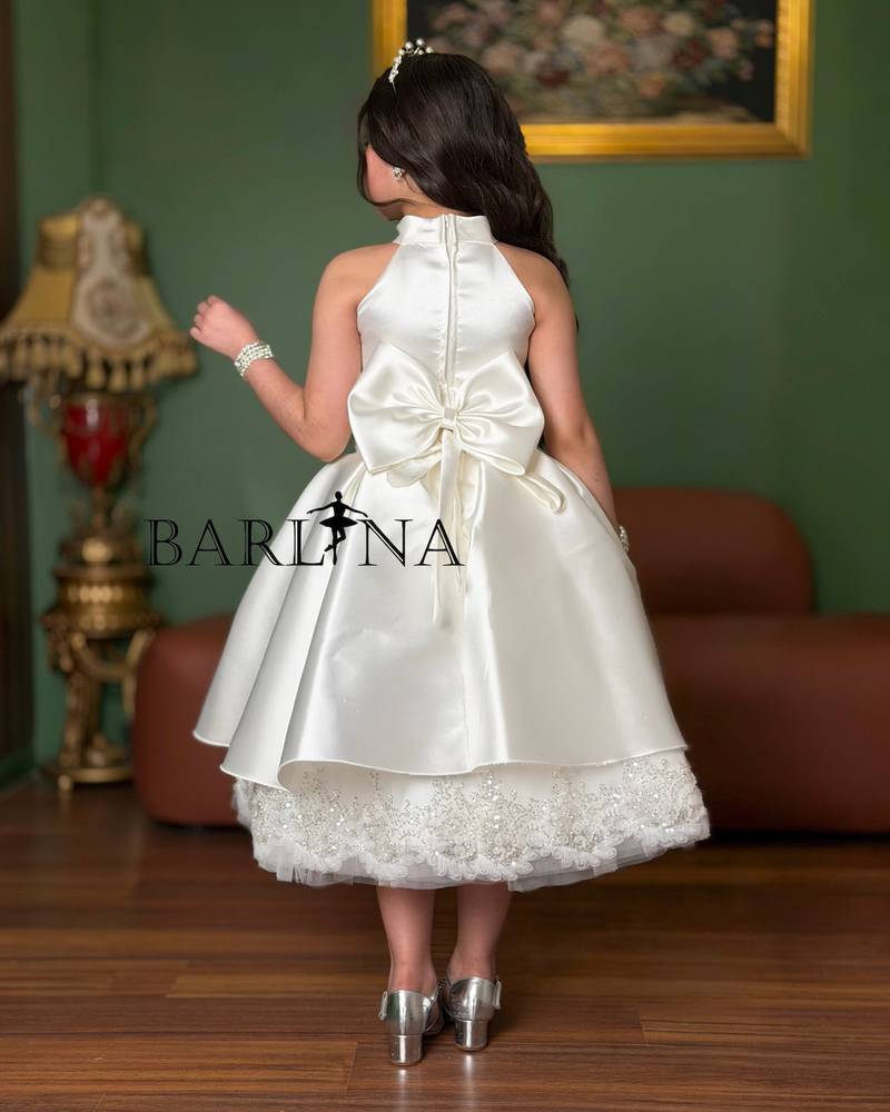 Girls' white evening dress with shimmering details