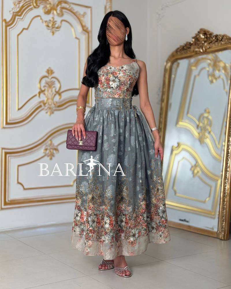 Long two-piece set decorated with a floral pattern