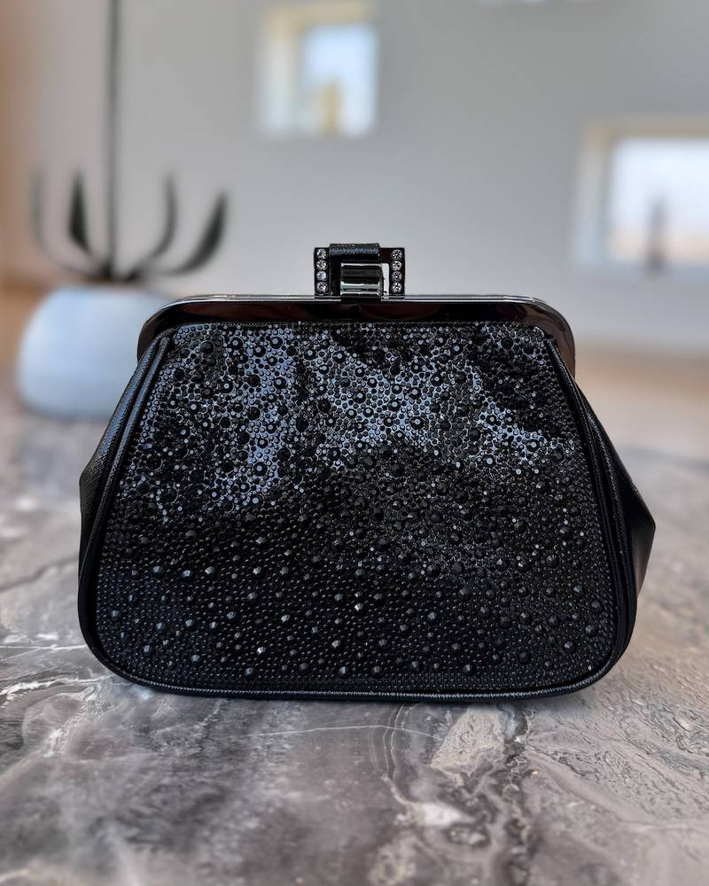 Elegant evening bag with a luxurious design
