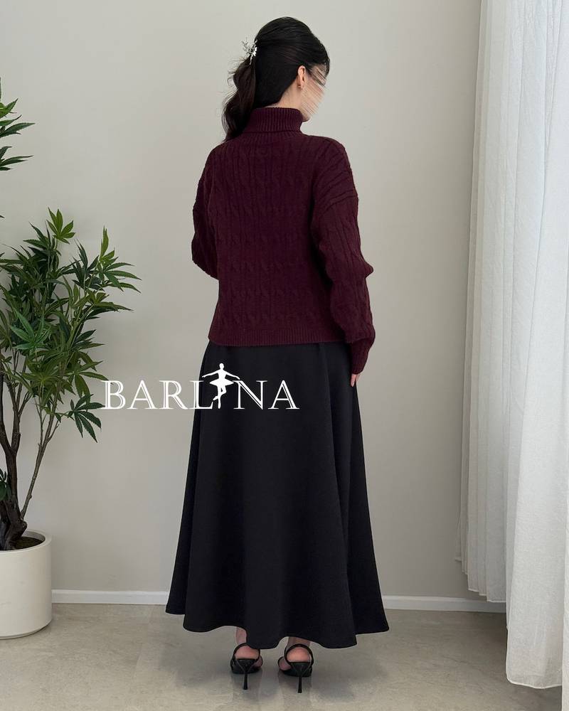 Winter set with a high collar and a soft knit pattern